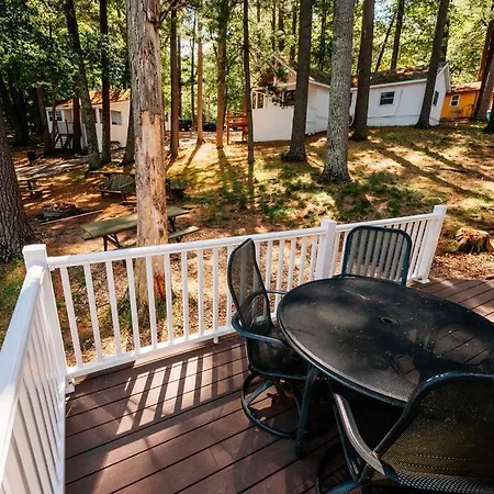 Cabin On Beautiful Arbutus Lake Near Traverse City Exterior photo