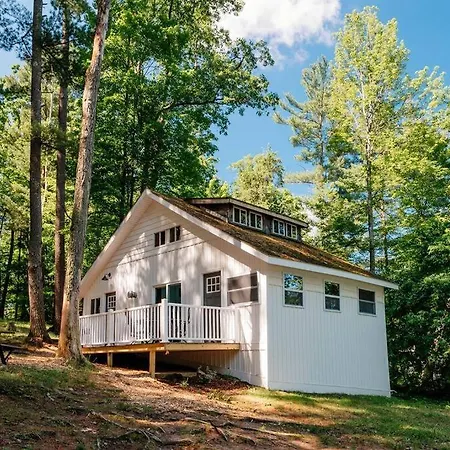 Cabin On Beautiful Arbutus Lake Near Traverse City Exterior photo