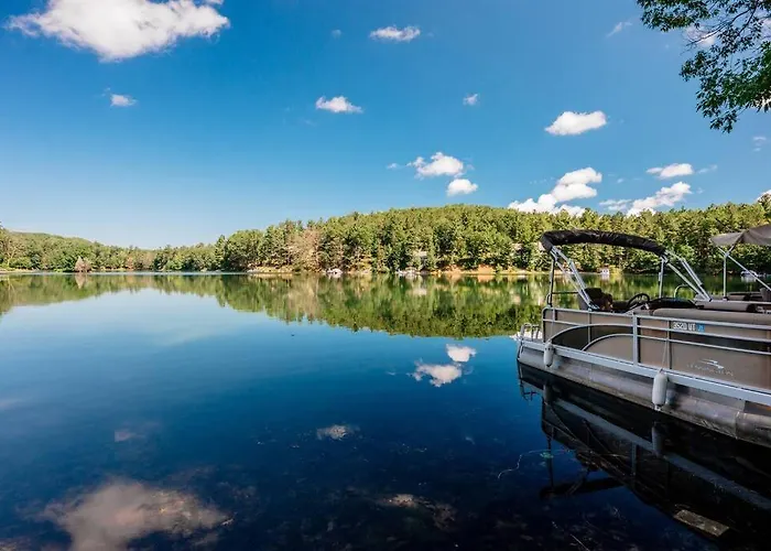 Cabin On Beautiful Arbutus Lake Near Traverse City