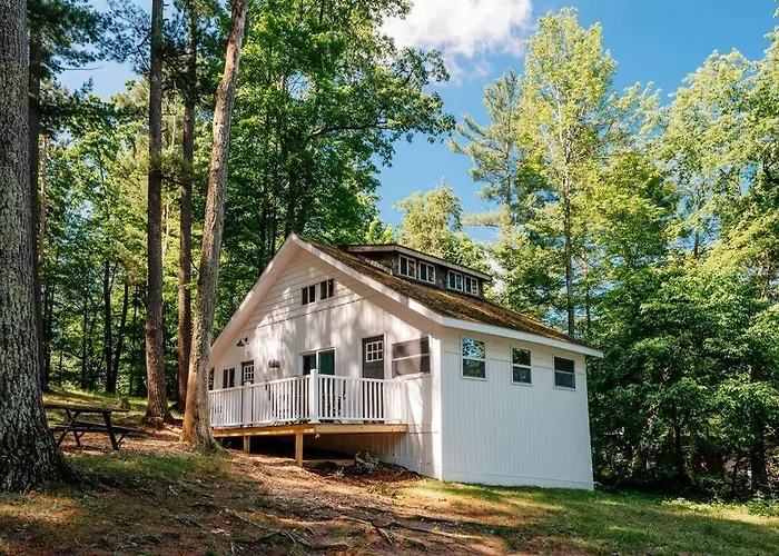 Cabin On Beautiful Arbutus Lake Near Traverse City