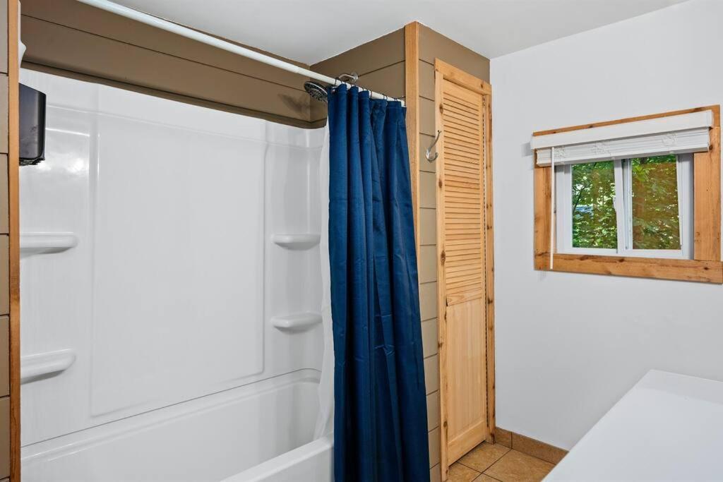 Holiday home On Beautiful Arbutus Near Traverse