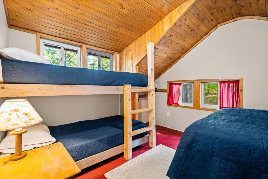 Holiday home On Beautiful Arbutus Near Traverse Traverse City