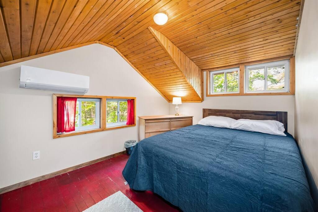 Holiday home On Beautiful Arbutus Near Traverse